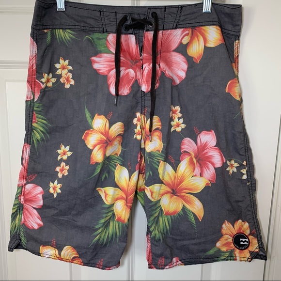 NWOT Billabong swim shorts
